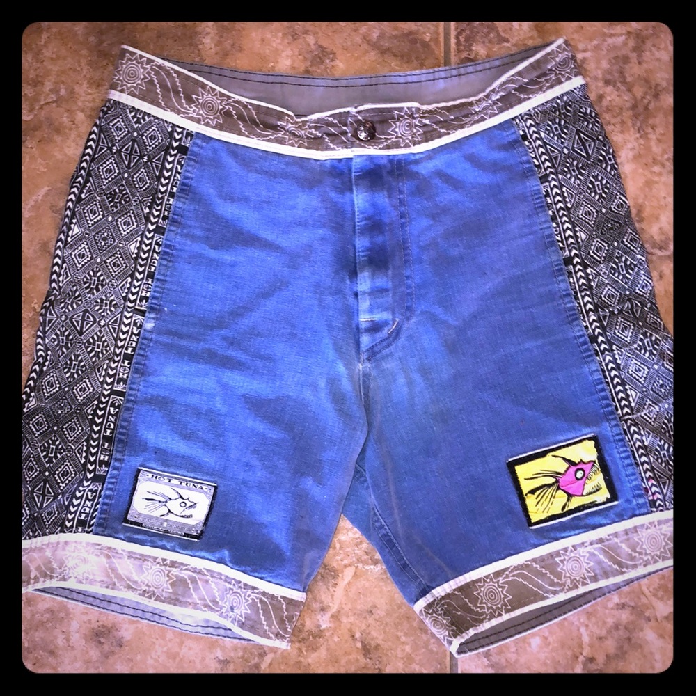 Men 30 women too vintage Hot Tuna shorts